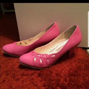 BAIT pink kitten heels